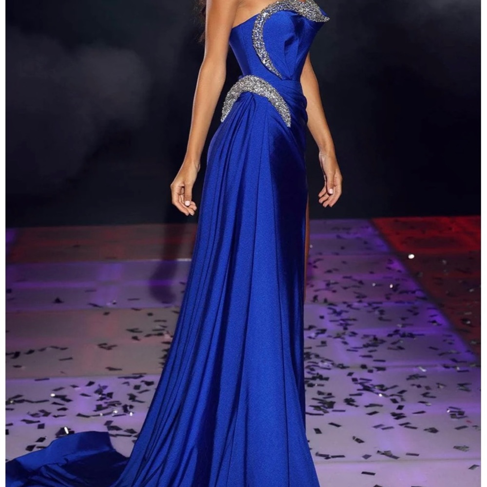 NWT never worn Portia and Scarlett PS23390 - Jeweled Foldover Prom Gown